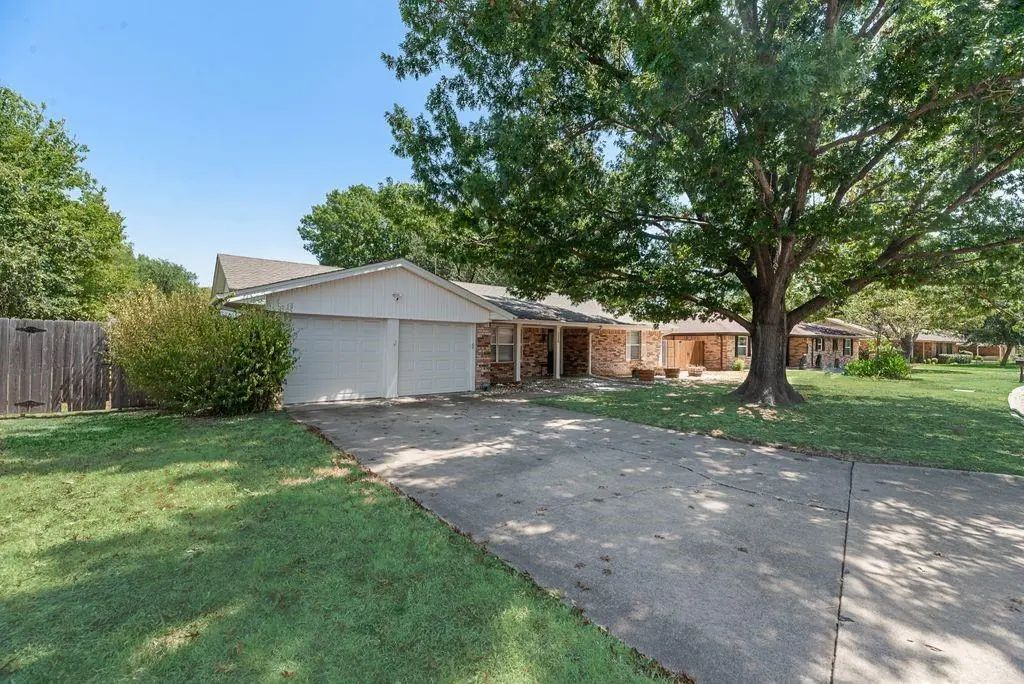 2228 Picadilly Lane, Denton