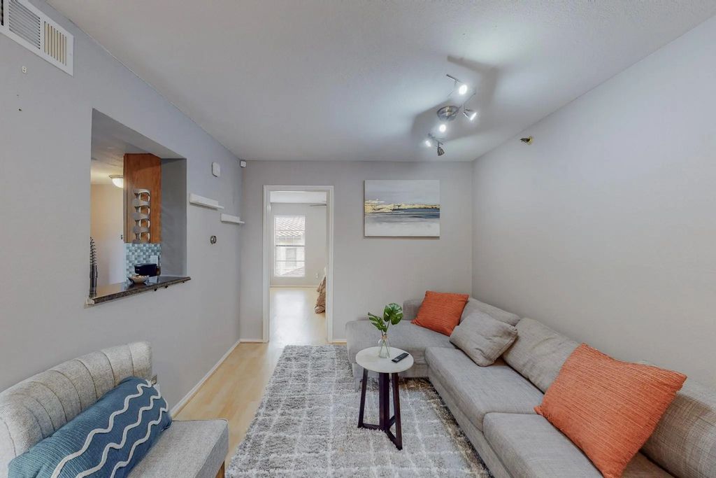 5916 Gaston Avenue 304, Dallas