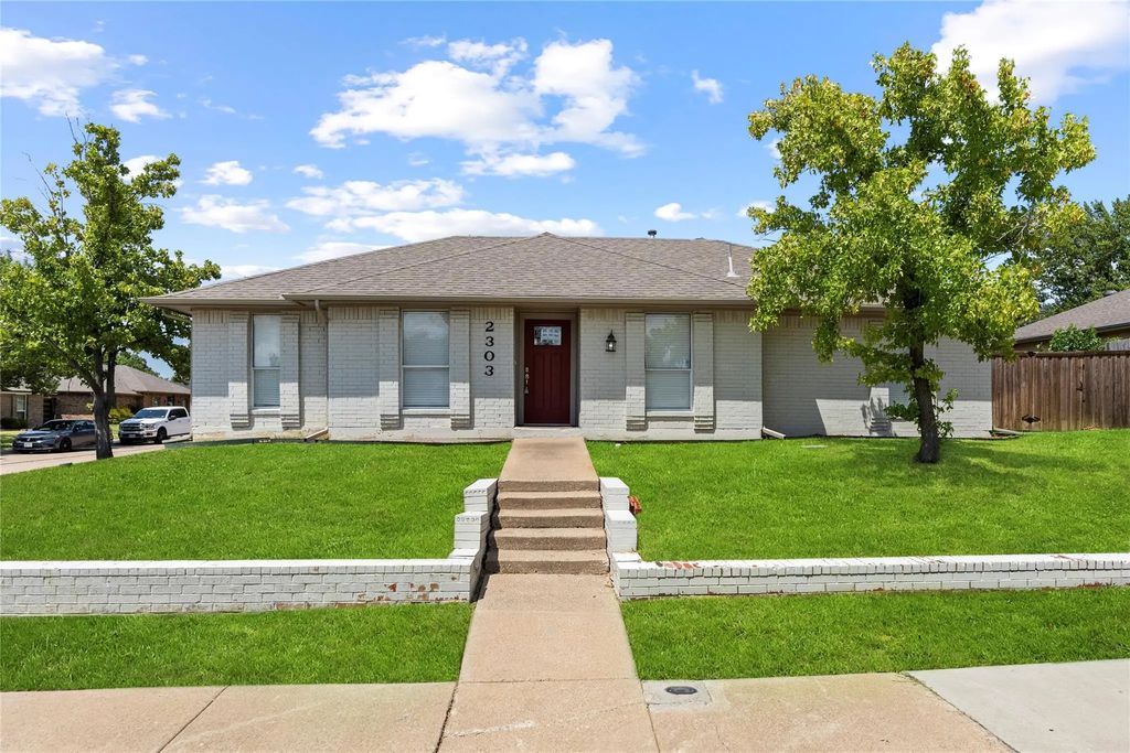 2303 Silverthorne Drive, Dallas
