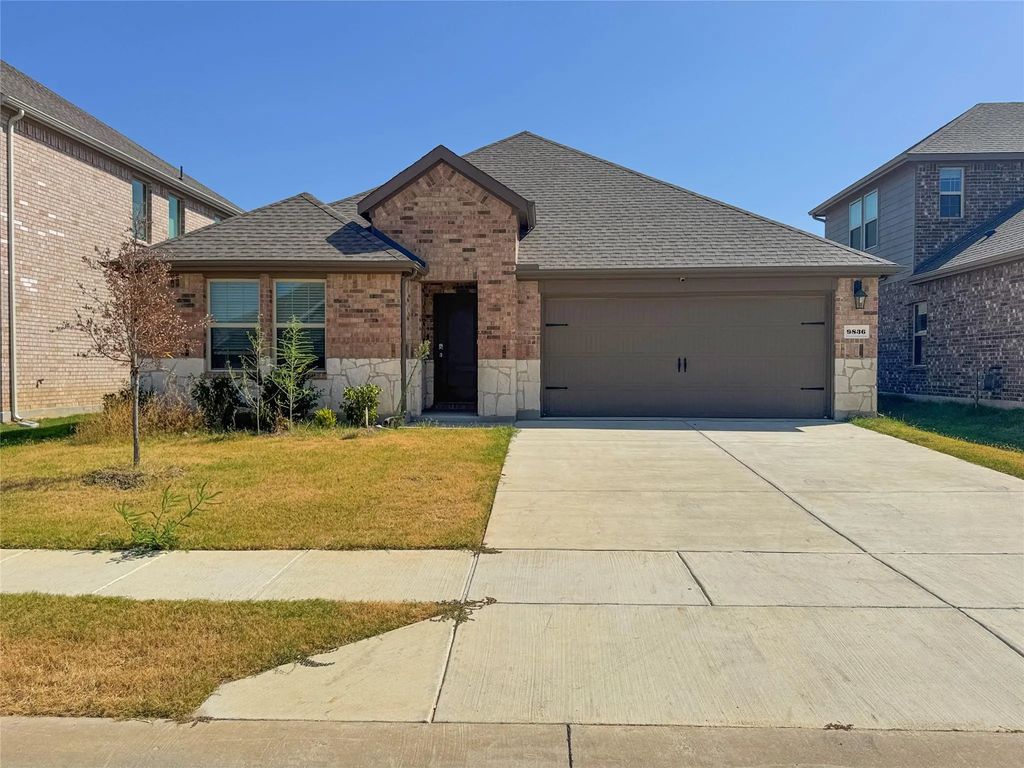 9836 High Grade Drive, Aubrey