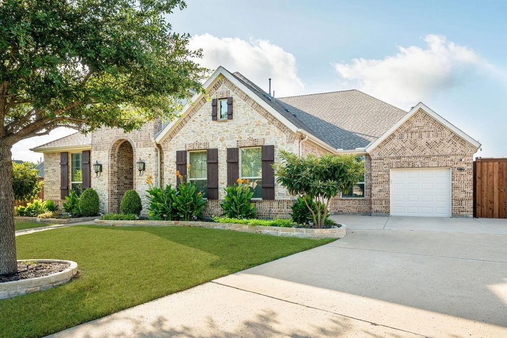 701 Lina Court, Murphy
