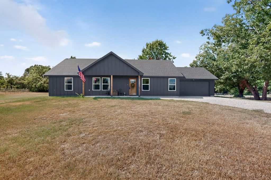 1069 Hereford Drive, Springtown