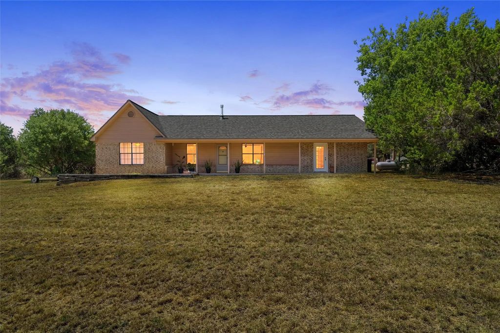 271 County Road 3580, China Spring