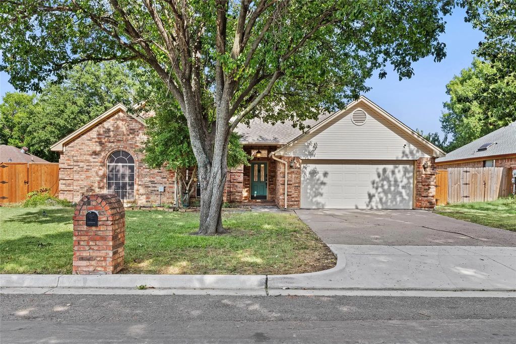 7732 Sagebrush Court N, North Richland Hills