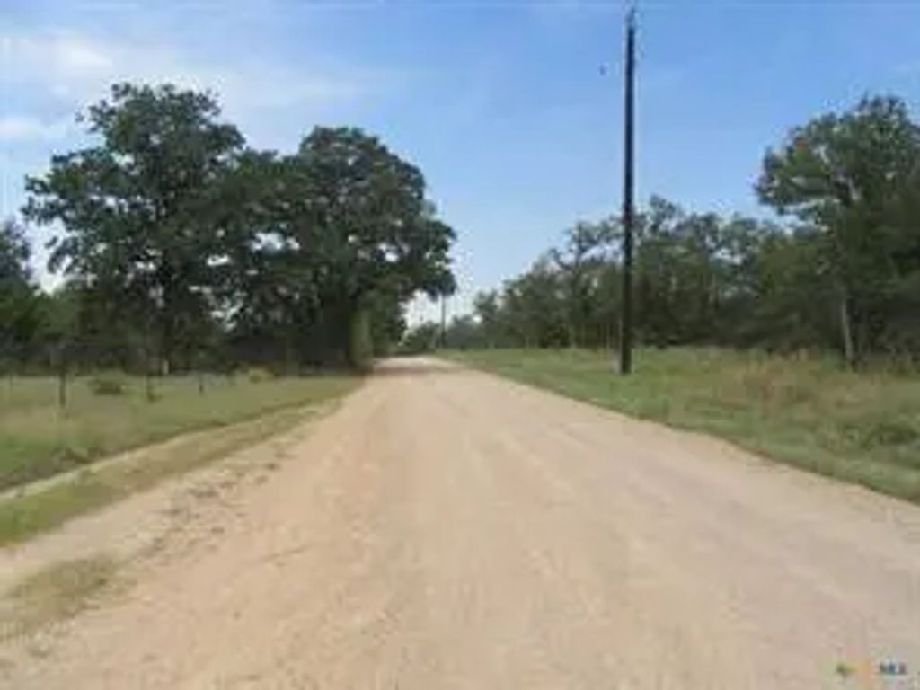 507 County Road 405, Buckholts