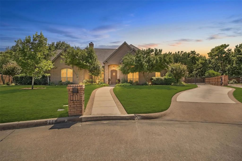 201 Rochelle Court, Colleyville