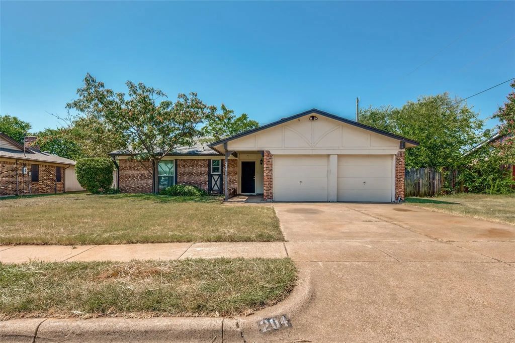 204 E Cunningham Avenue, Crowley