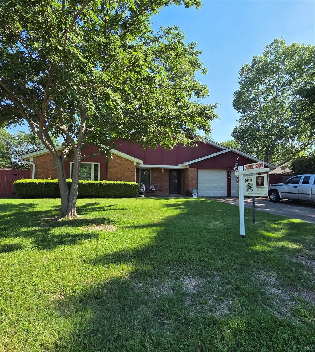 7704 W Turner Street, North Richland Hills
