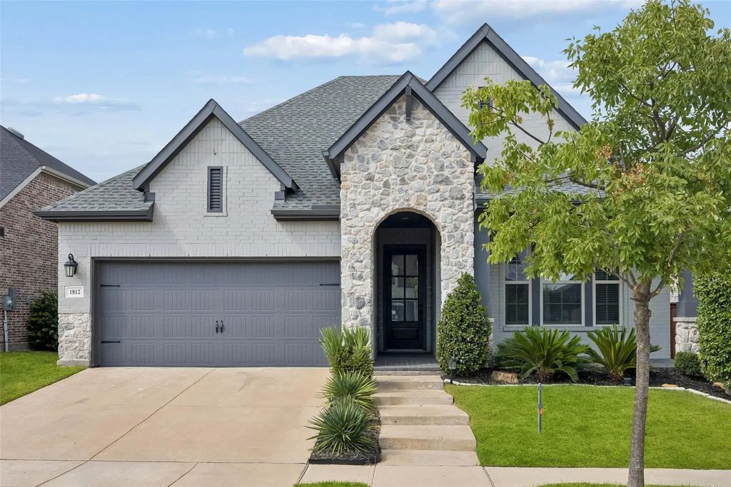 1812 Leo Drive, Van Alstyne