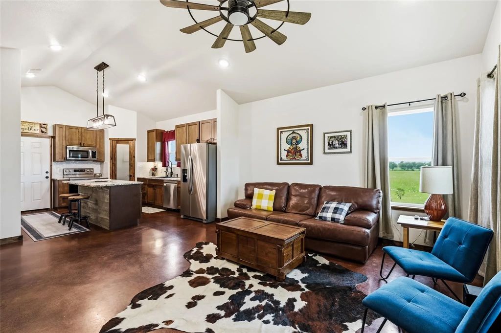 435 County Road 4875, Celeste