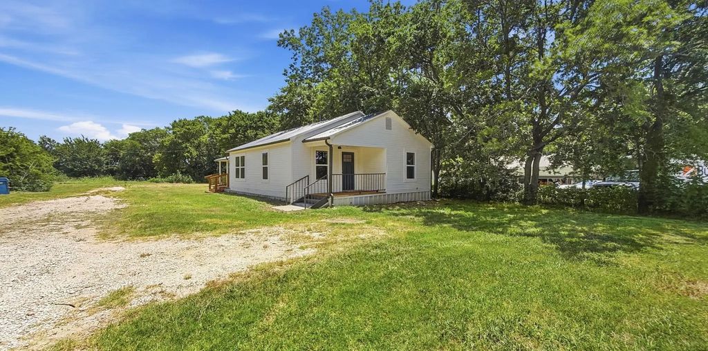 108 N Main Street, Sadler