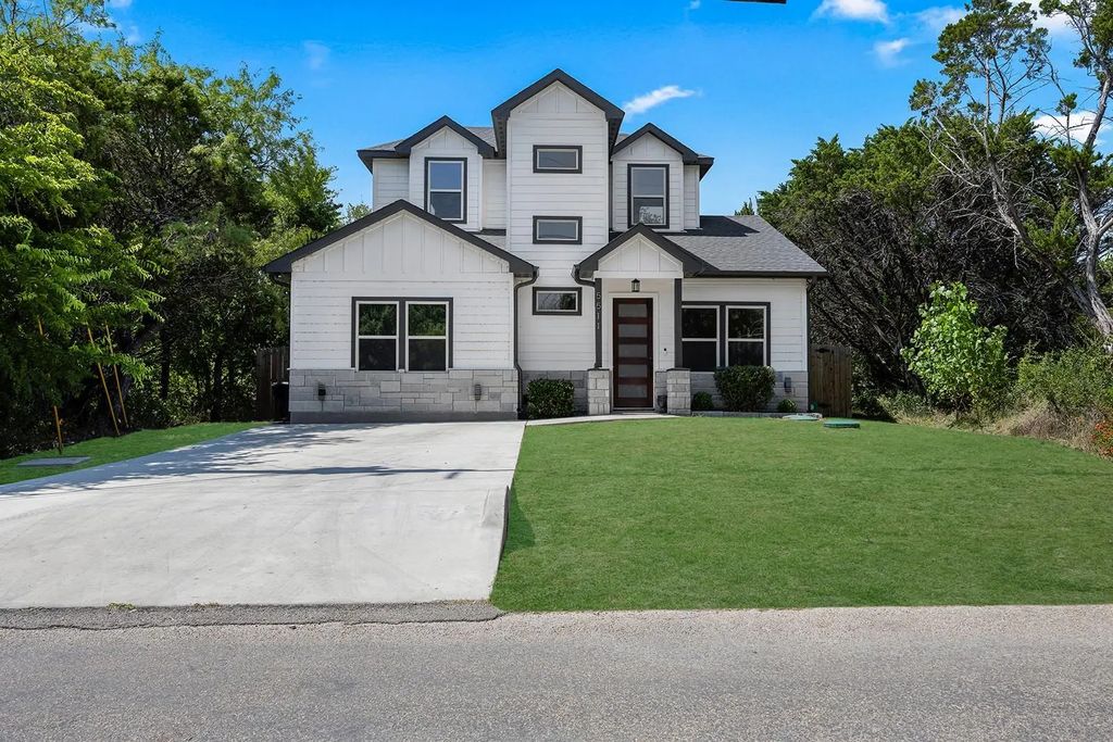 5511 Black Pine Circle, Granbury
