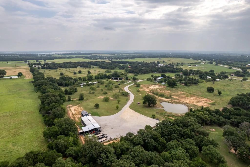 3105 Highway 2861, Comanche