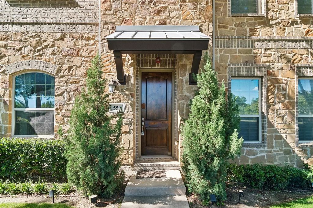559 W Royal Lane, Irving