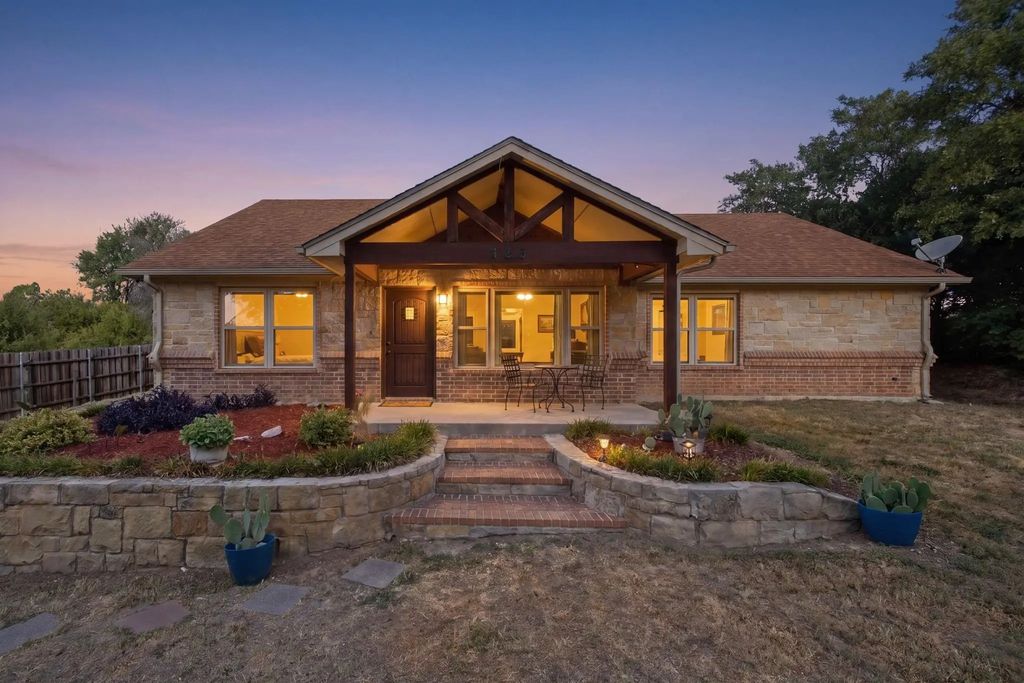 328 Silver Lane, Azle