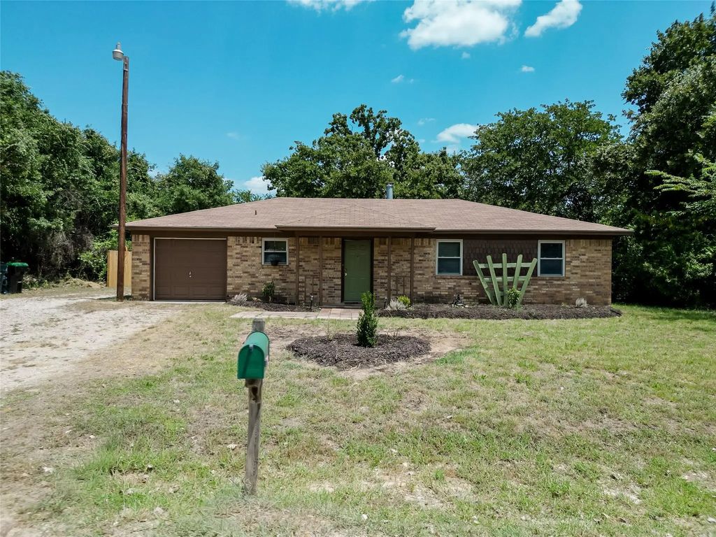 312 Birchwood Street, Azle