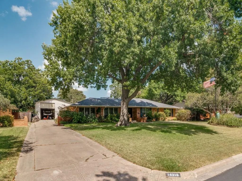 10216 Plummer Drive, Dallas