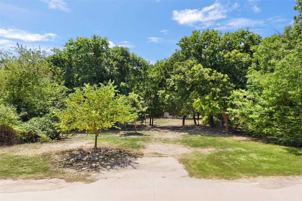 261 Rocky Drive, Waxahachie
