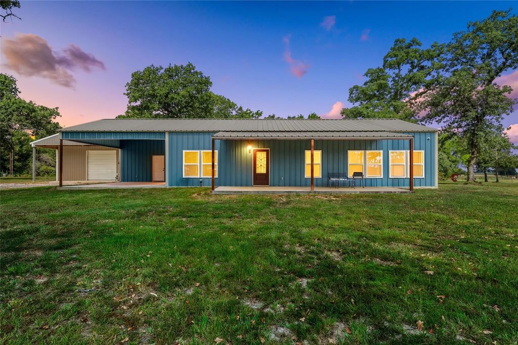 145 Private Road 944, Fairfield