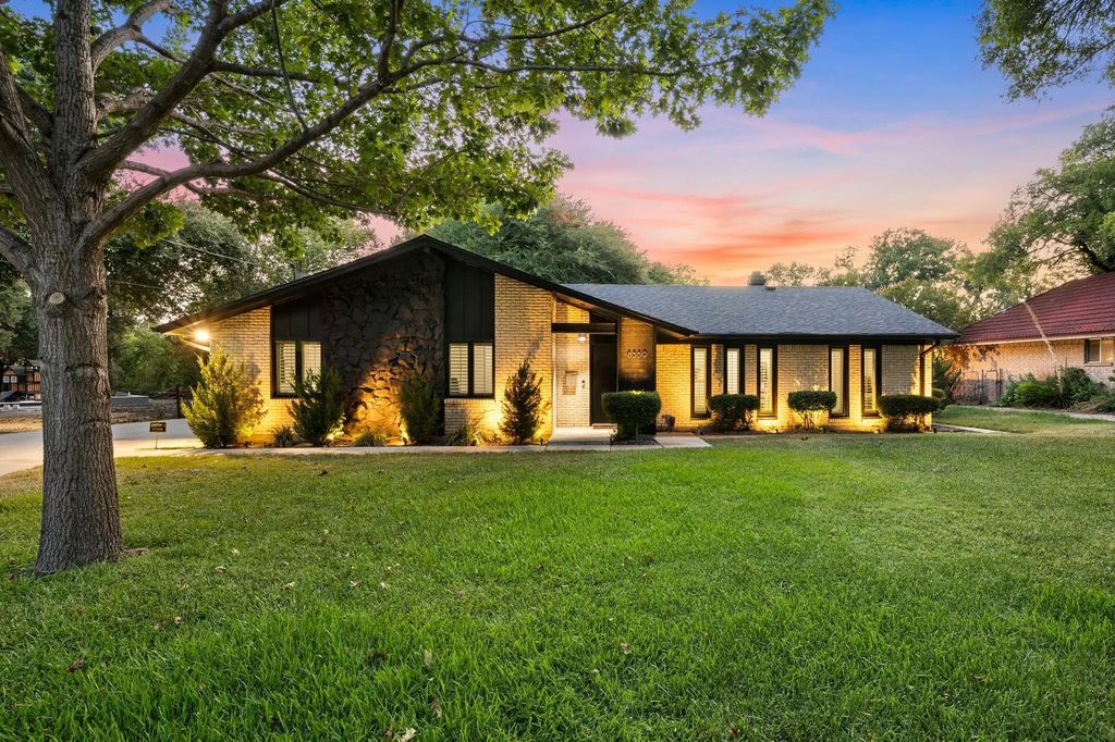 8559 S Mediterranean Circle, Dallas