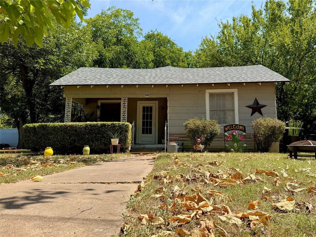 305 Williams Avenue, Cleburne