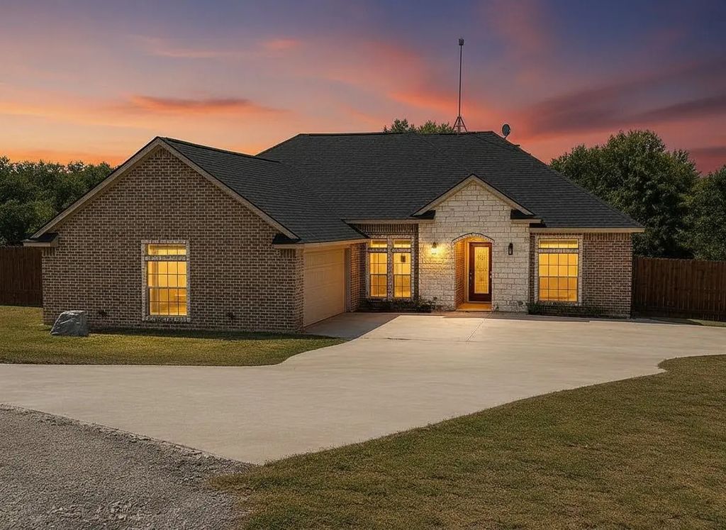 108 Tay Court, Weatherford