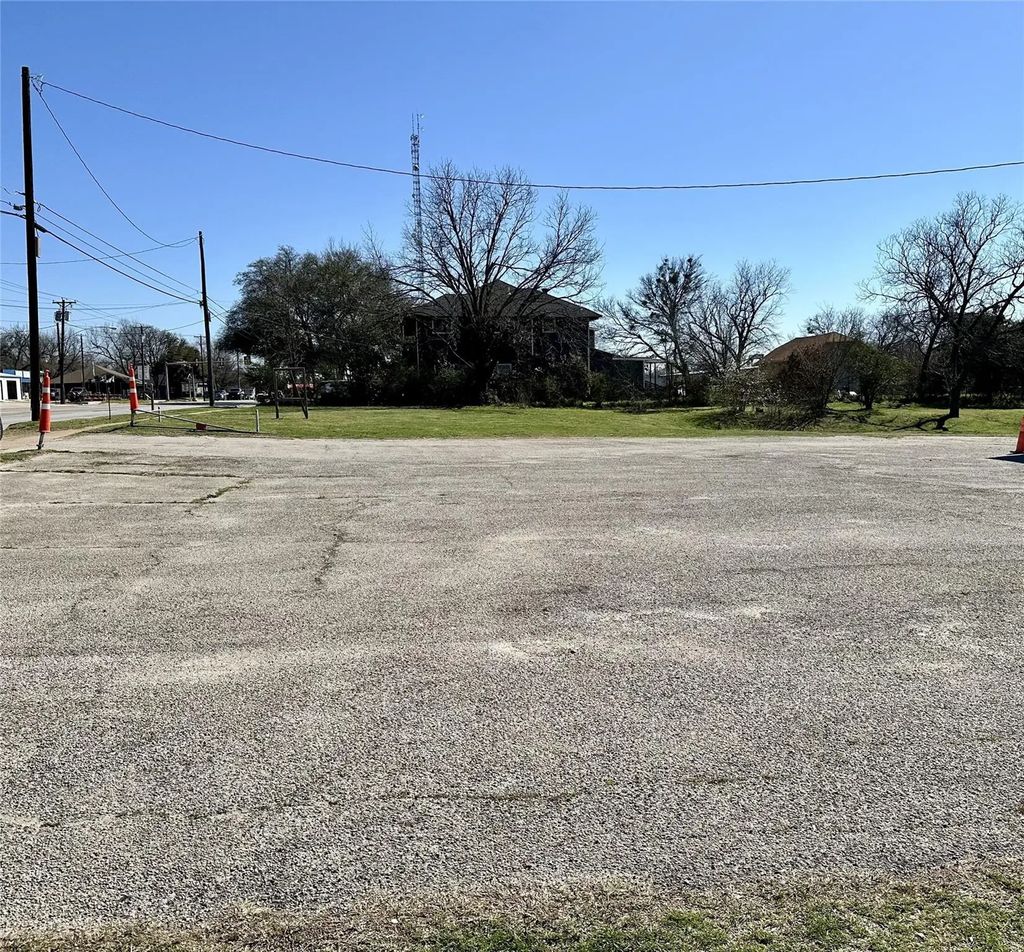 1011 N Main Street, Cleburne