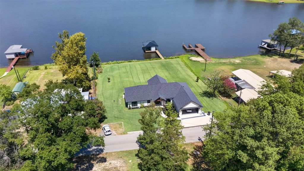 848 County Road 2275, Mineola
