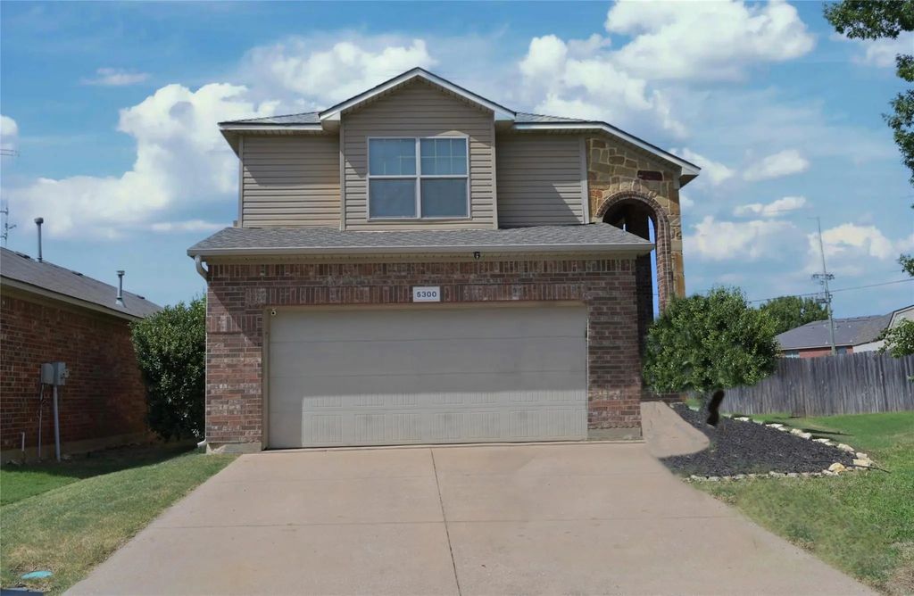 5300 Britton Ridge Lane, Fort Worth
