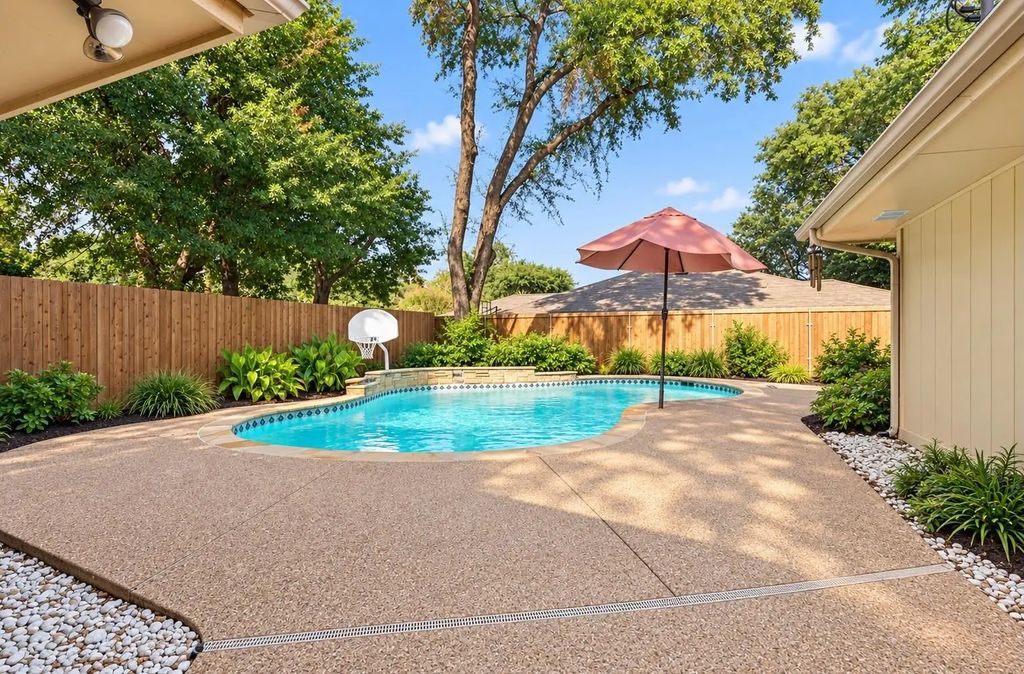 2401 Radcliffe Drive, Arlington