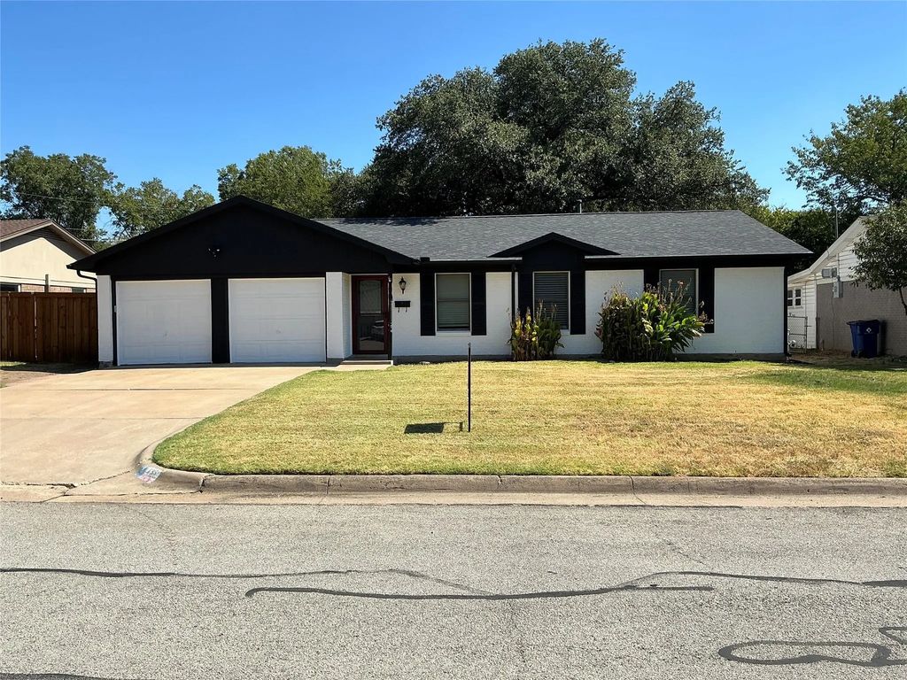 136 Jill Ann Drive, Burleson