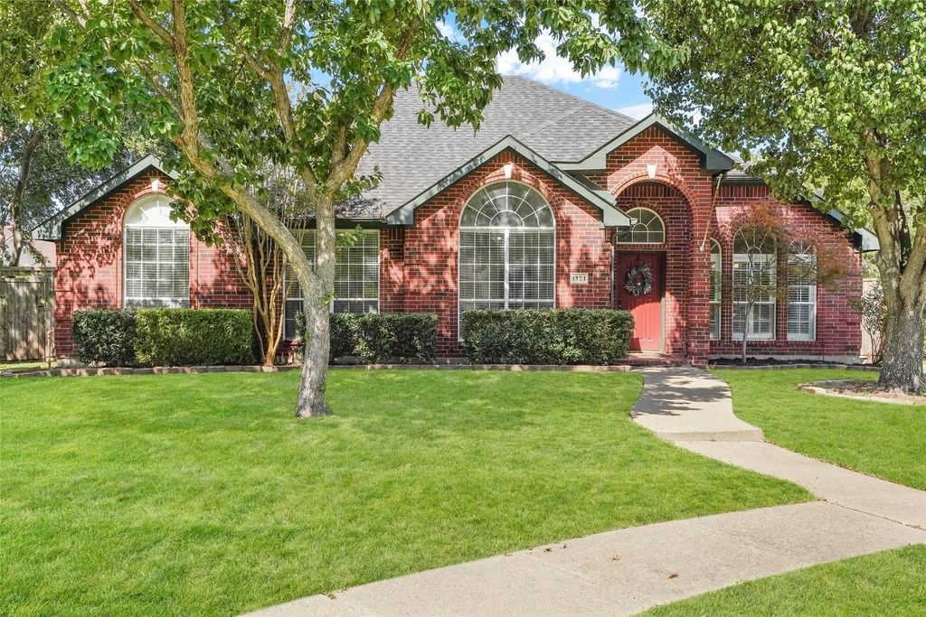 1701 Fredricksburg Drive, Mesquite