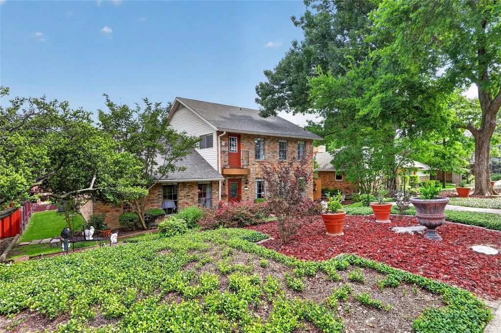 8261 Club Meadows Drive, Dallas