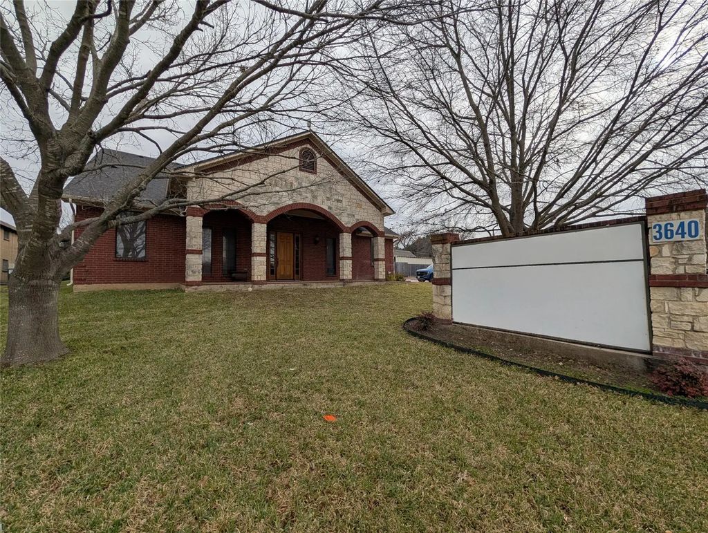 3640 W Waco Drive, Waco