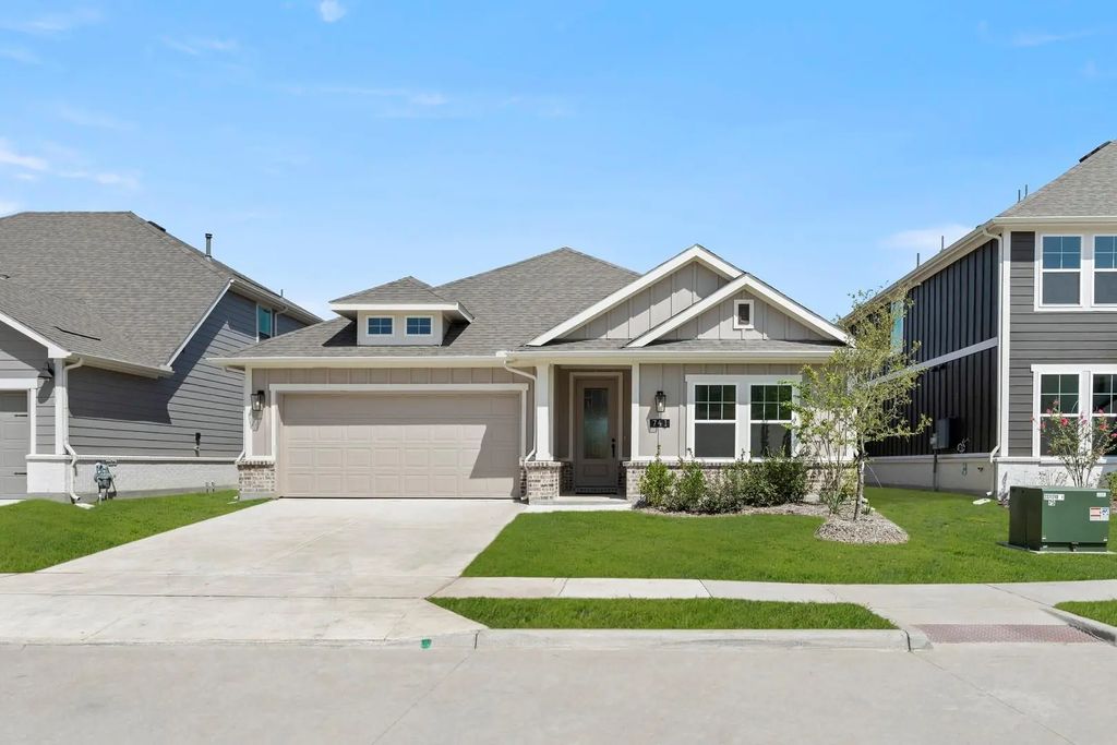 741 Waterhouse Lake Drive, Anna