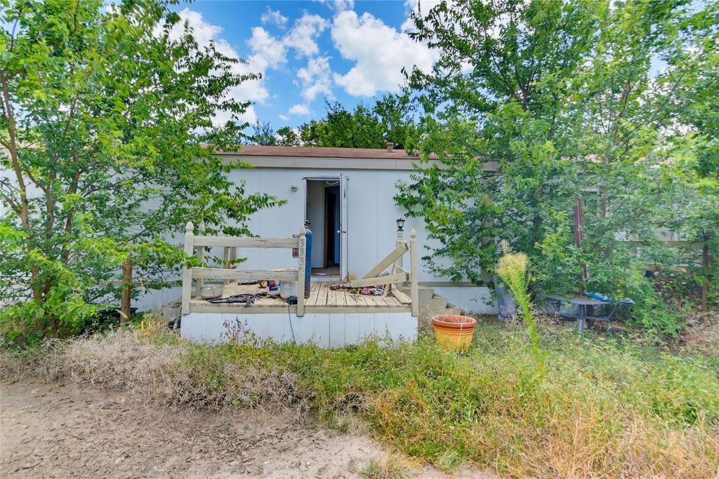 333 Pecan Drive Ne, McQueeney