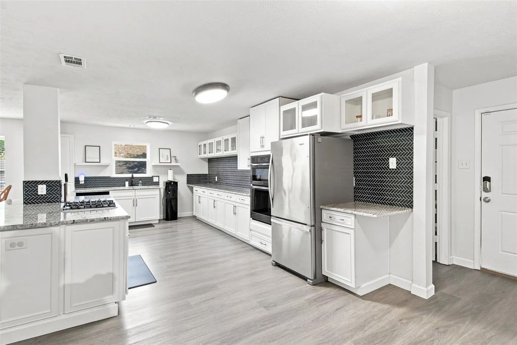 2021 Meadowcreek Drive, Plano