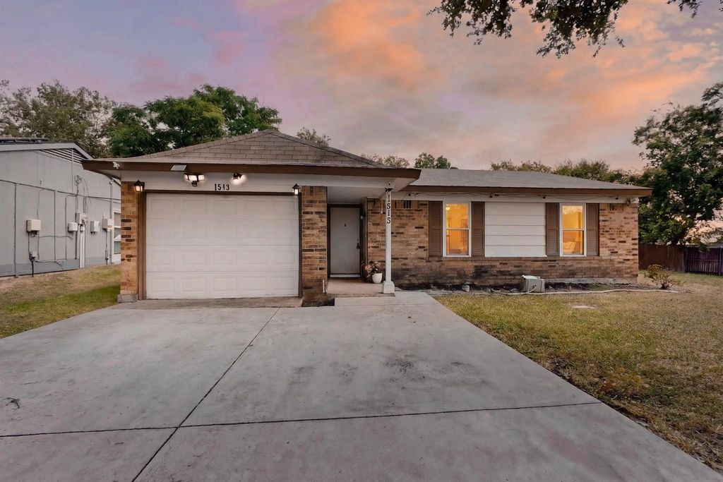 1513 Pelican Court, Garland