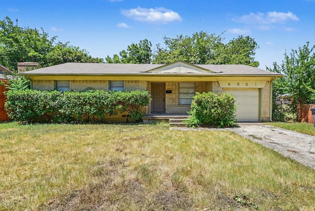 8821 Rustown Drive, Dallas