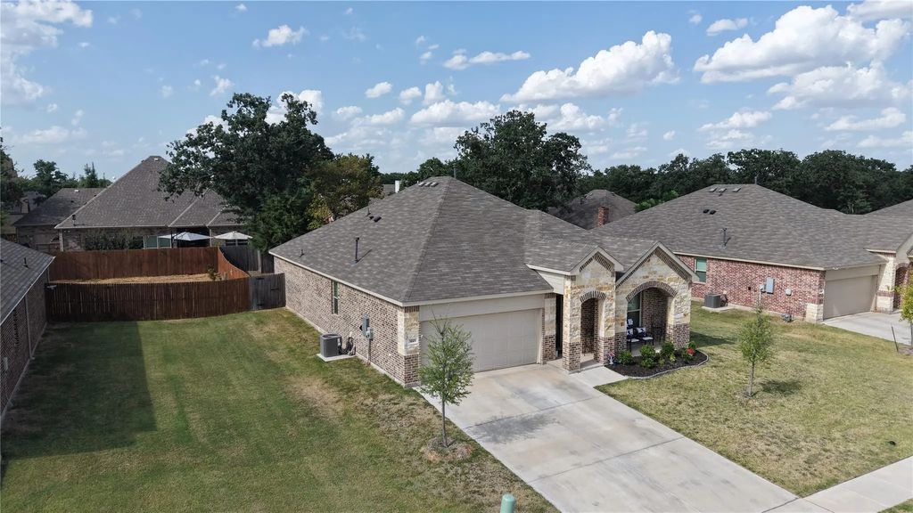 1221 Pistachio Drive, Azle