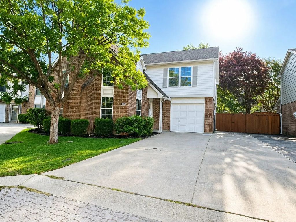 300 Lamesa Court, Irving