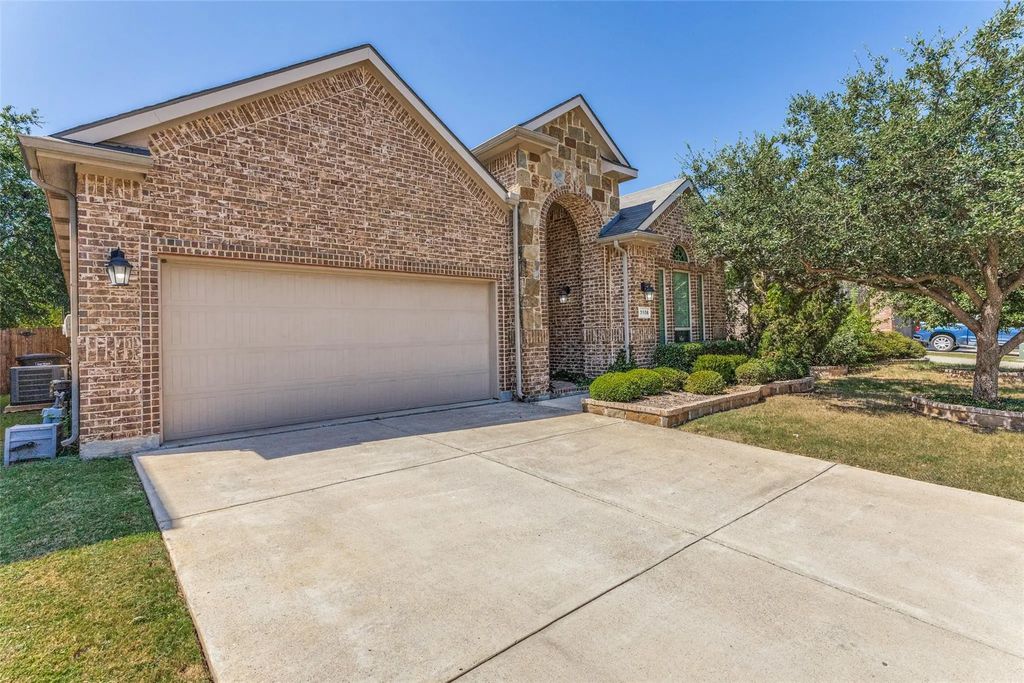 3556 Glass Mountain Trail, Fort Worth
