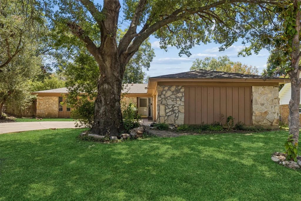 6153 Walla Avenue, Fort Worth
