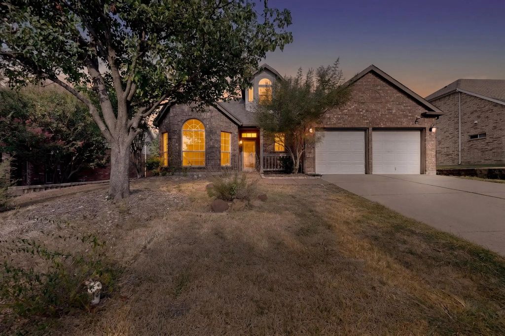 1756 Hidden Brook Drive, Grand Prairie