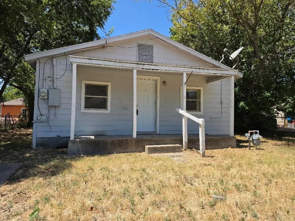 311 Elmo Street, Cleburne