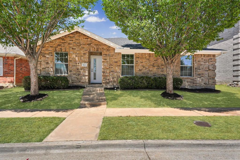 1941 Indian Lilac Drive, Lancaster