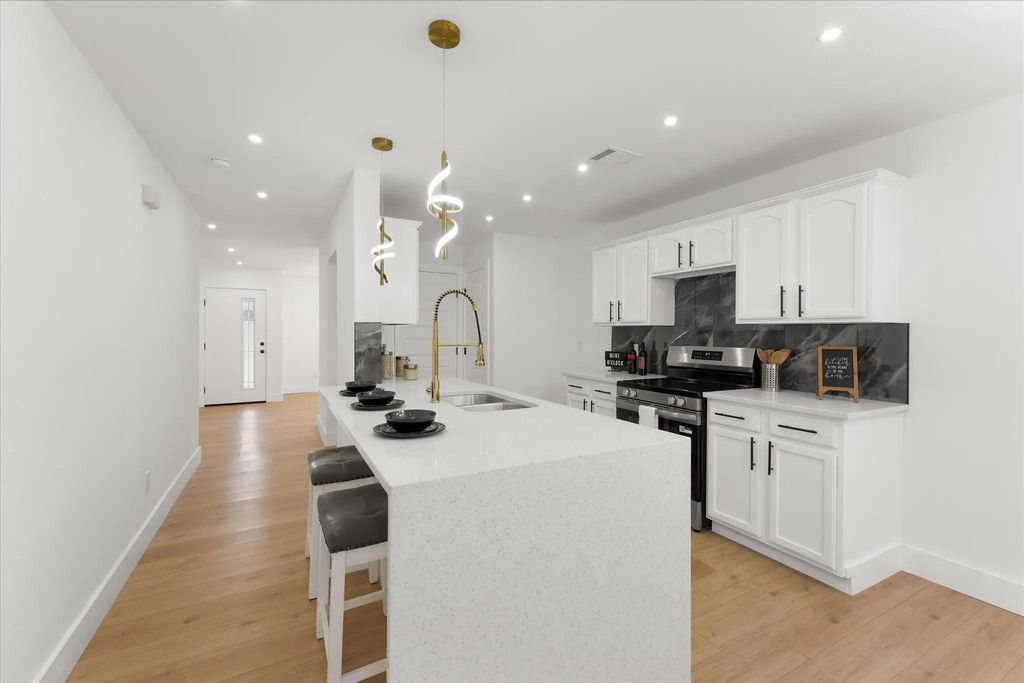 1941 Indian Lilac Drive, Lancaster