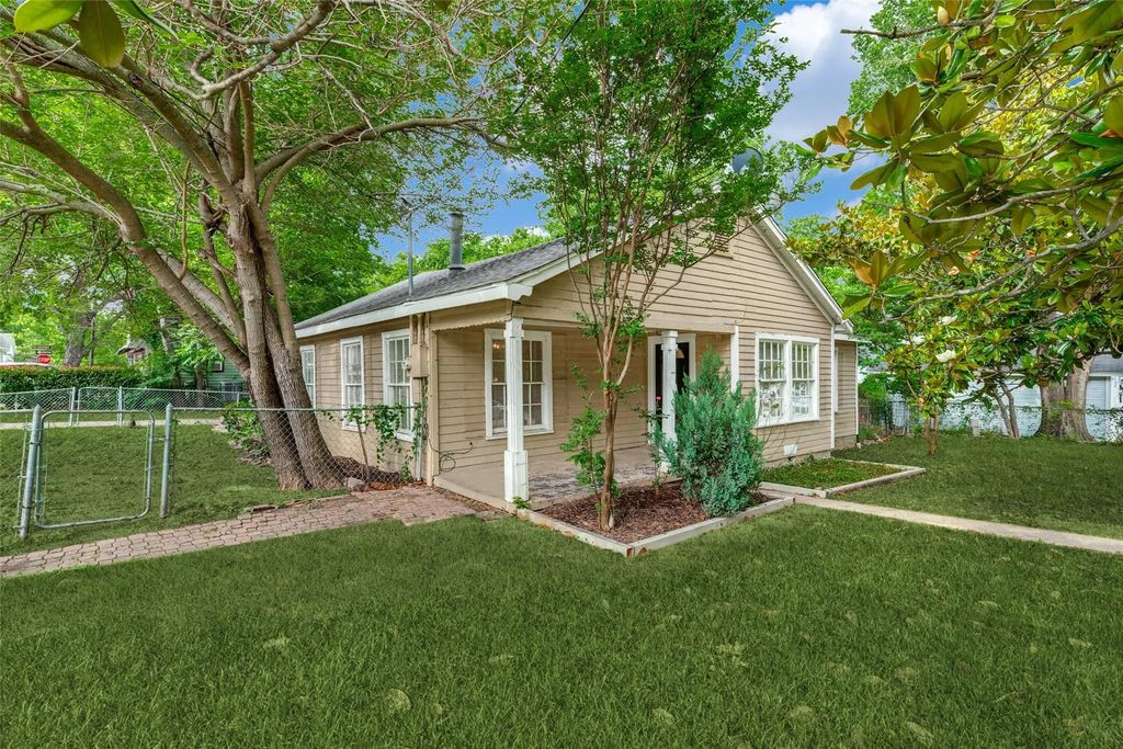 901 W Virginia Street, McKinney