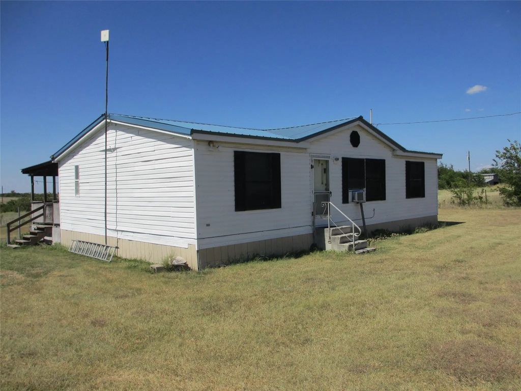 181 Private Road 439, Itasca