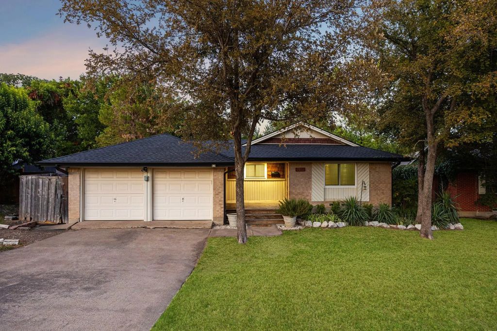 8938 Angleton Place, Dallas
